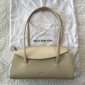 NWOT FREJA NEW YORK CAROLINE BAG IN OAT